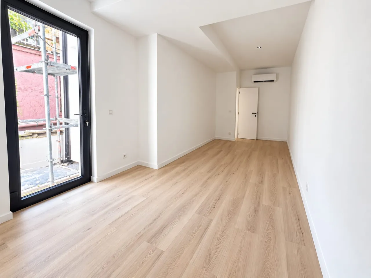 Montegnystraat, V1 · leefruimte en terrasdeur